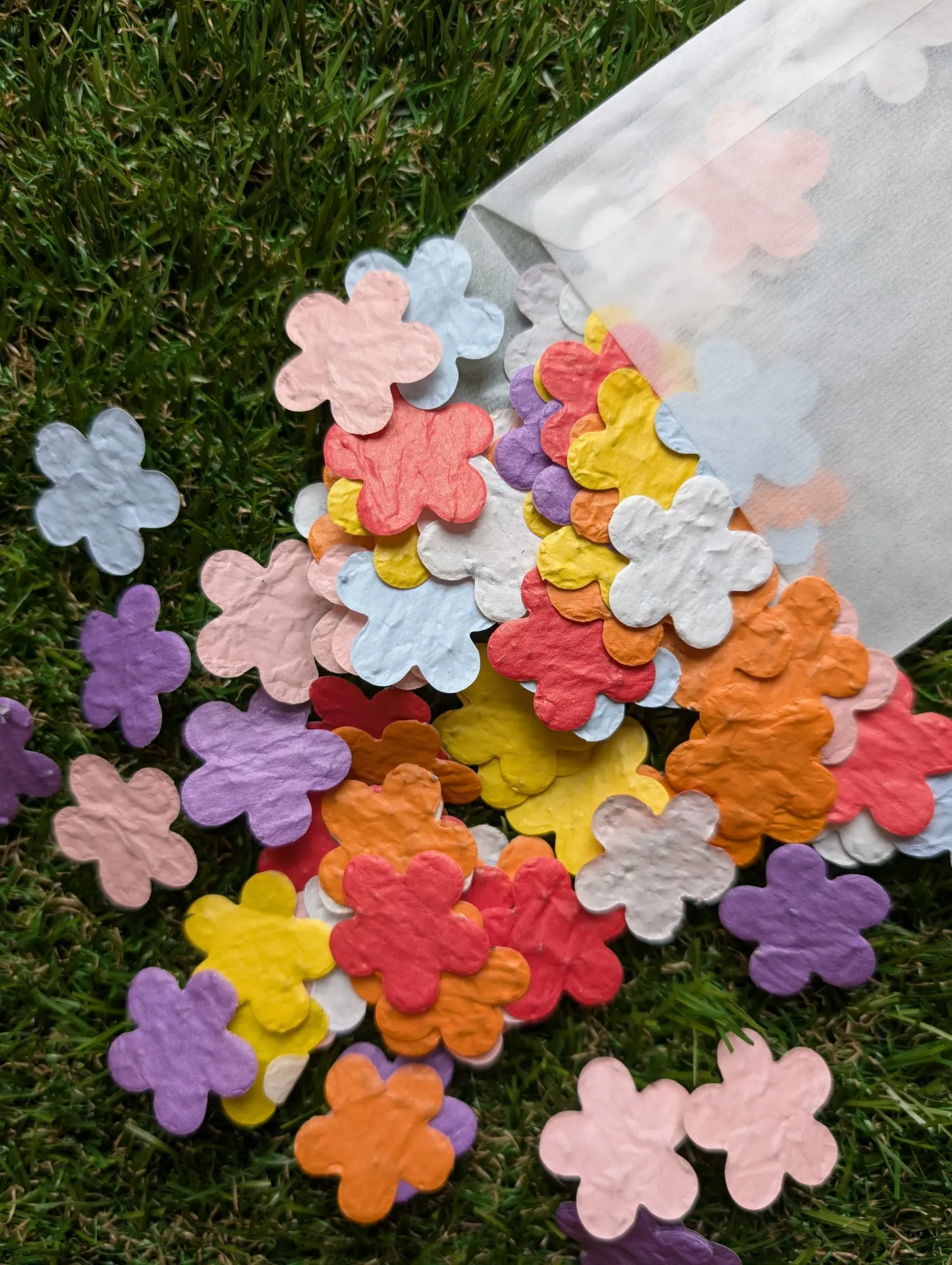 Confetti bloemetjes 2,5 cm l pastel met paars